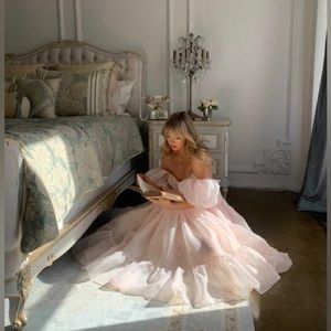 Like new Selkie Peach Skin French Puff